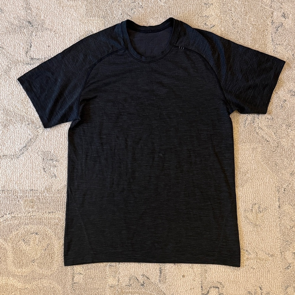Lululemon dark grey metal vent tech Short Sleeve tee Shirt size medium